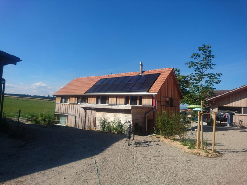 Warmeverbund Bauernhaus Stockli 5 Wohnungen Solaranlage fur Warmwasser und Heizungsunterstutzung 5
